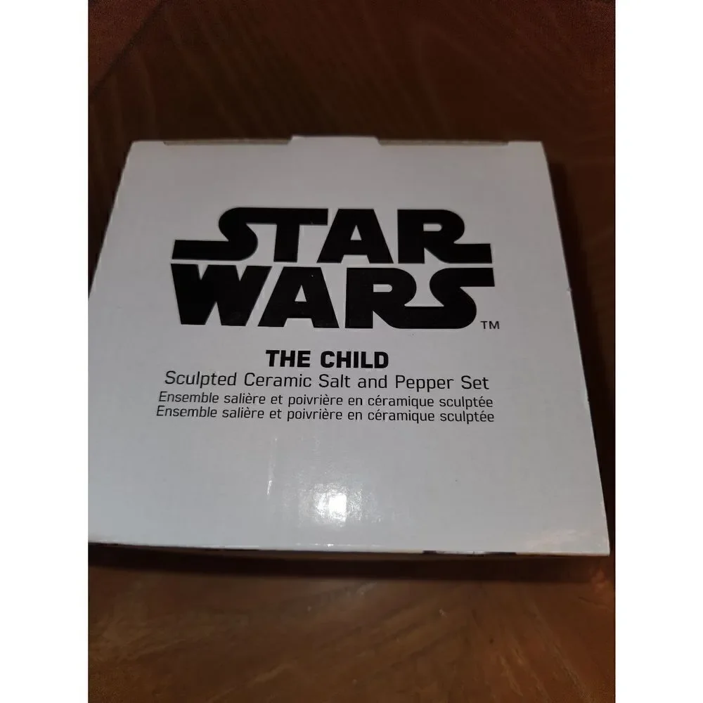 Star Wars baby yoda the child salt and pepper shakers.